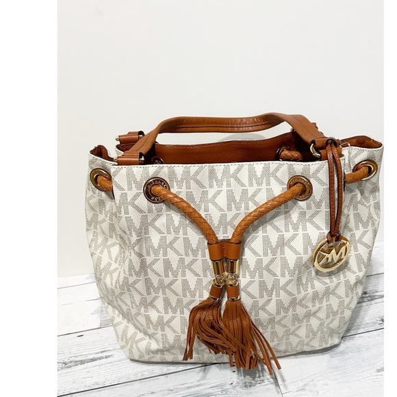 MICHAEL MICHAEL KORS
Jet Set Item Large Gathered Logo Tote - Picture 4 of 10